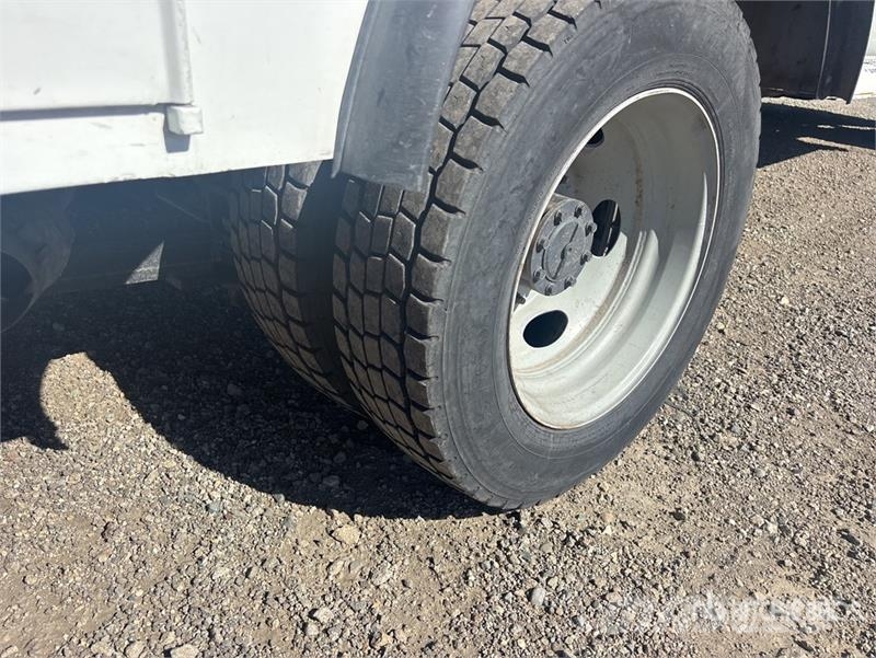 Ford F-550 Моторизирани платформи с талига