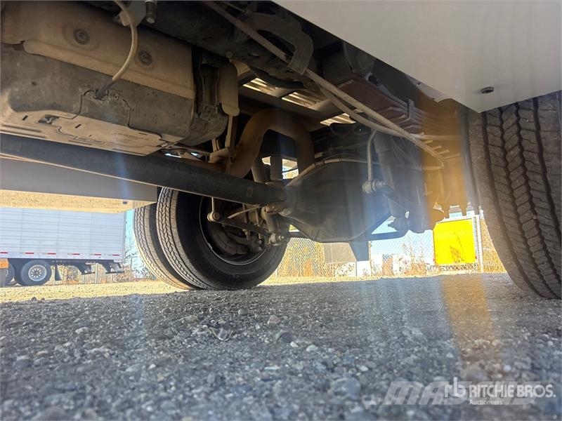 Ford F-550 Flatbed / Dropside trucks