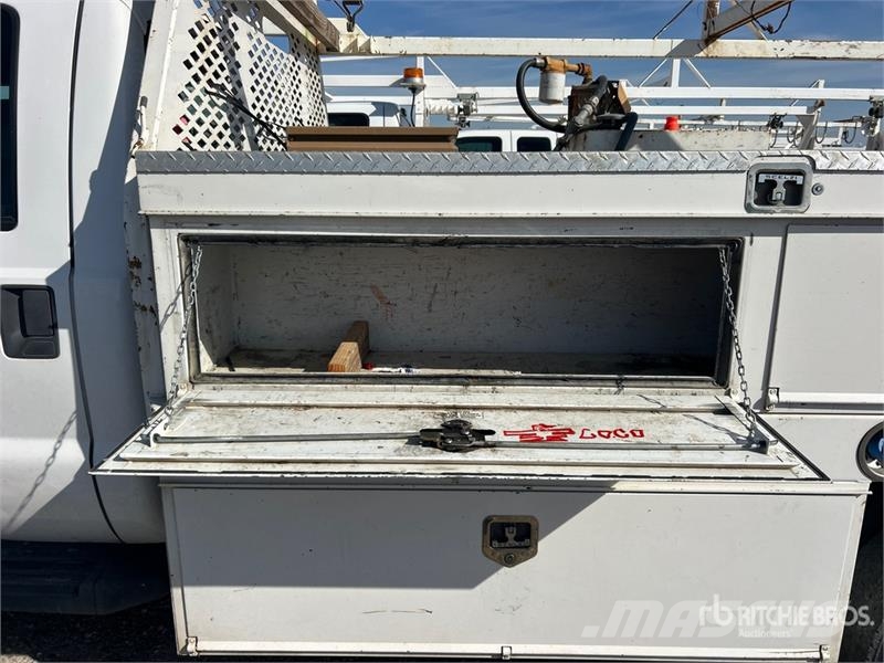 Ford F-550 Flatbed / Dropside trucks