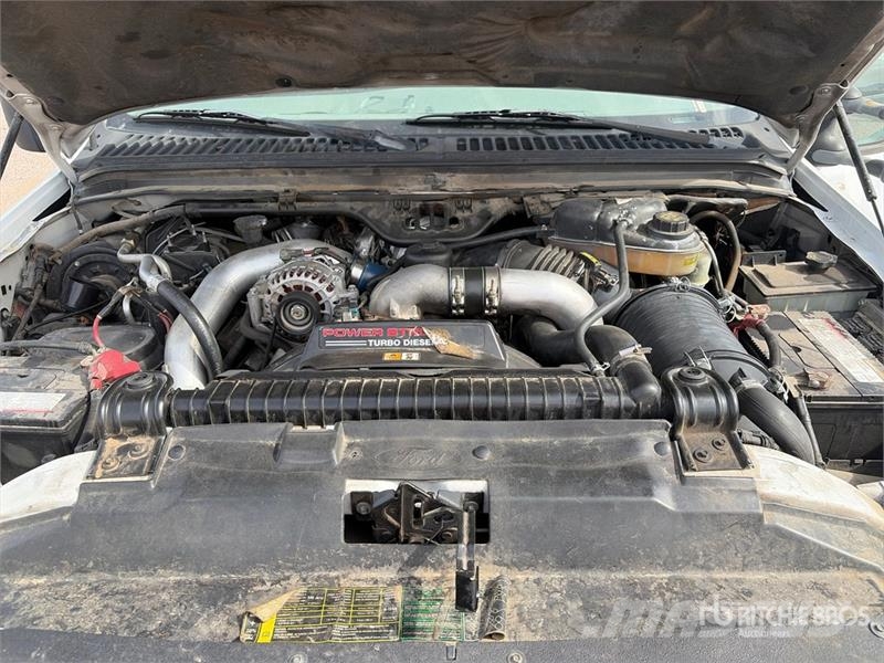 Ford F-550 Platformas/izkraušana no sāniem