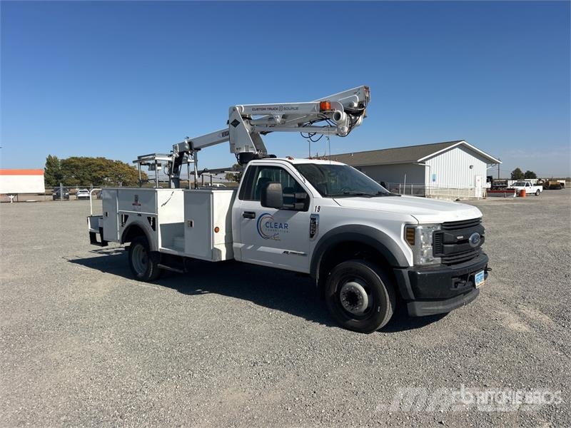 Ford F-550 Моторизирани платформи с талига