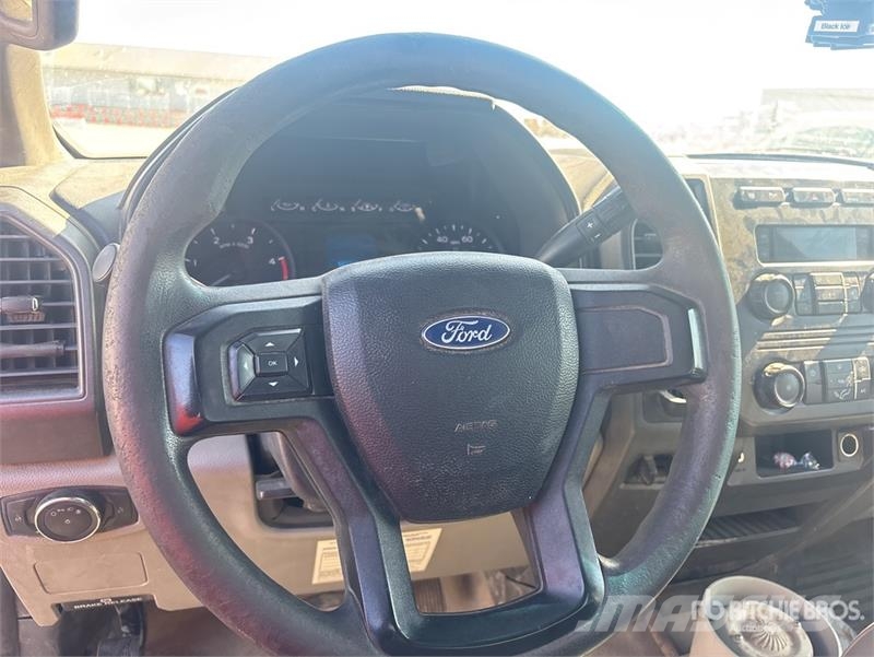 Ford F-550 Моторизирани платформи с талига