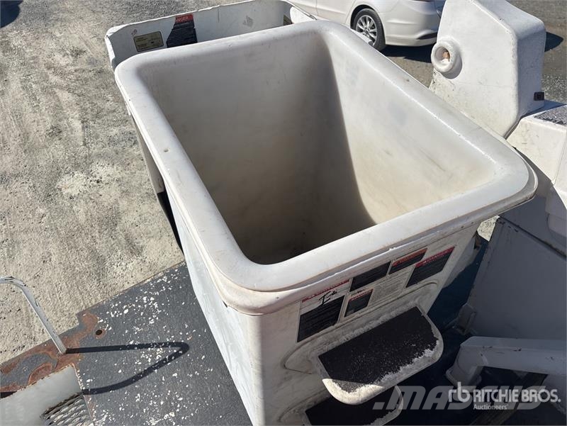 Ford F-550 卡車裝載高空作業車
