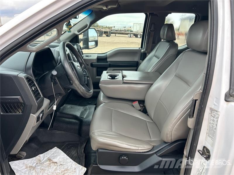 Ford F-550 ピックアップ/ドロップサイド
