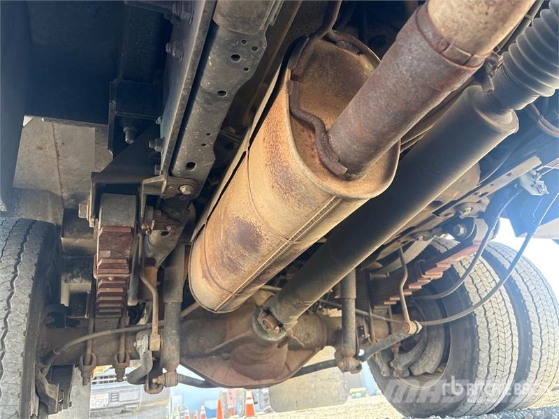 Ford F-550 Teherautóra szerelt emelők és állványok