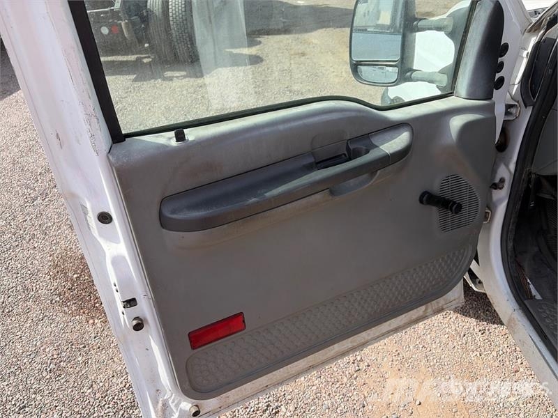 Ford F-550 Platformas/izkraušana no sāniem