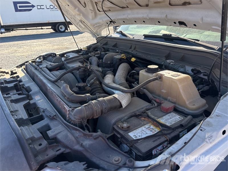 Ford F-550 卡車裝載高空作業車