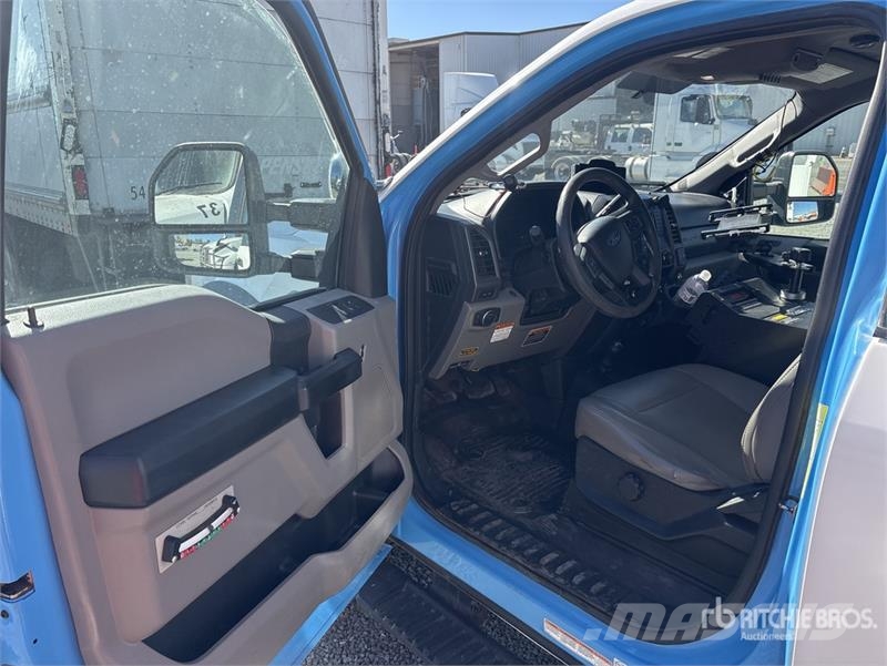 Ford F-550 Plataformas sobre camión
