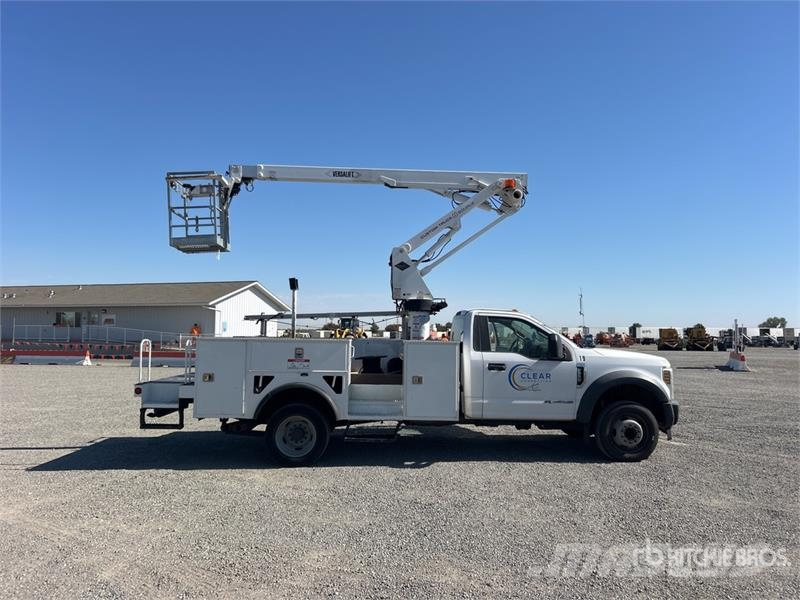 Ford F-550 Моторизирани платформи с талига