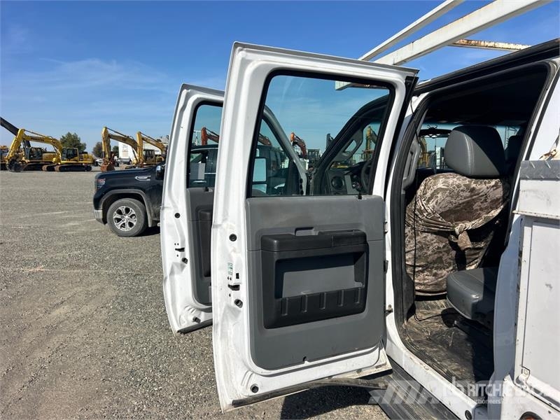 Ford F-550 Flatbed / Dropside trucks