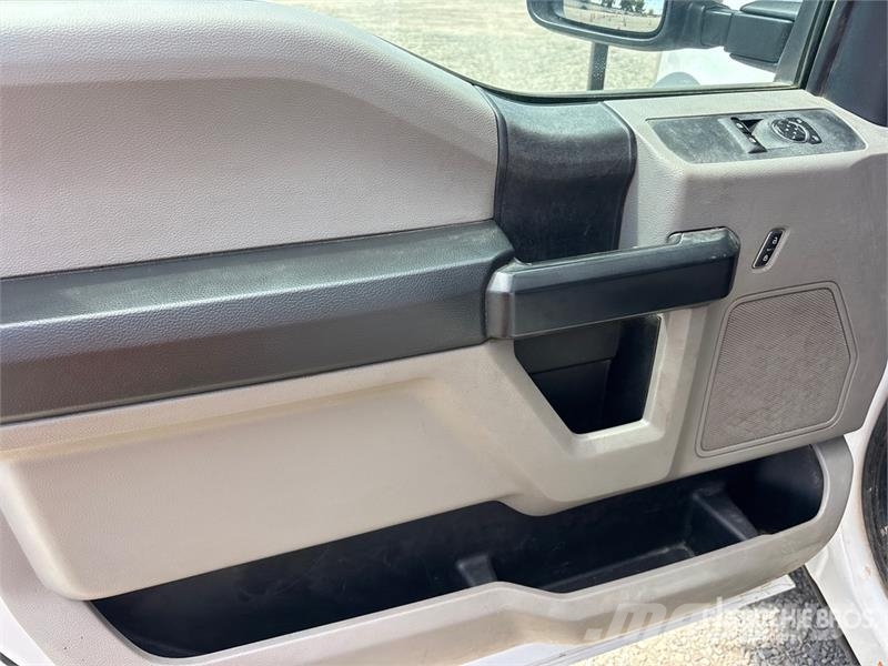 Ford F-550 Pacēlāji uz automašīnas bāzes