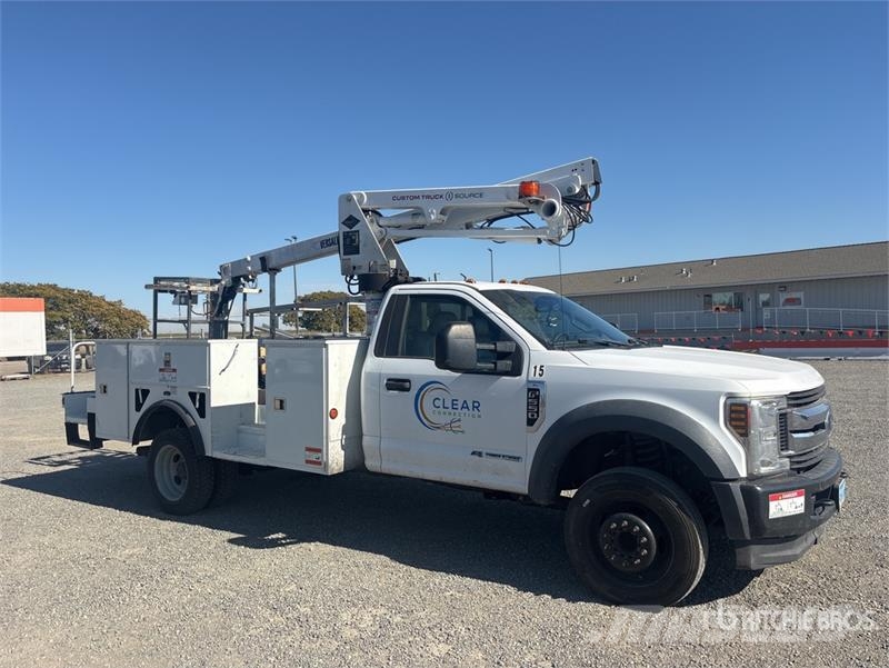 Ford F-550 Моторизирани платформи с талига