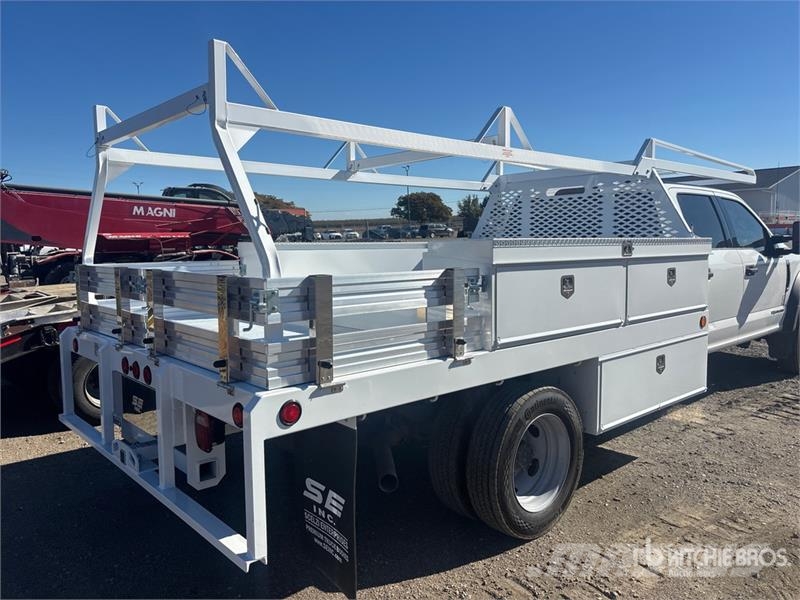 Ford F-550 Flatbed / Dropside trucks