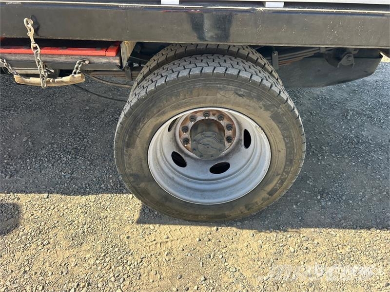 Ford F-550 Autoplošiny