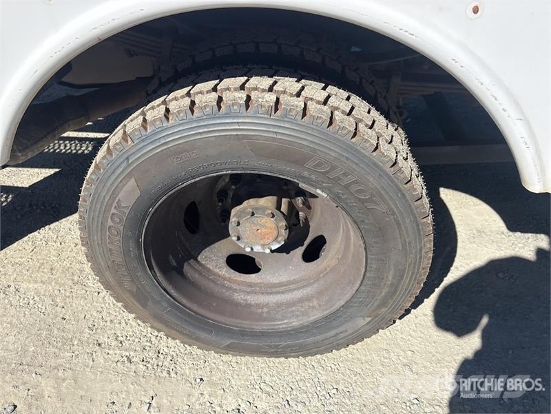 Ford F-550 卡車裝載高空作業車
