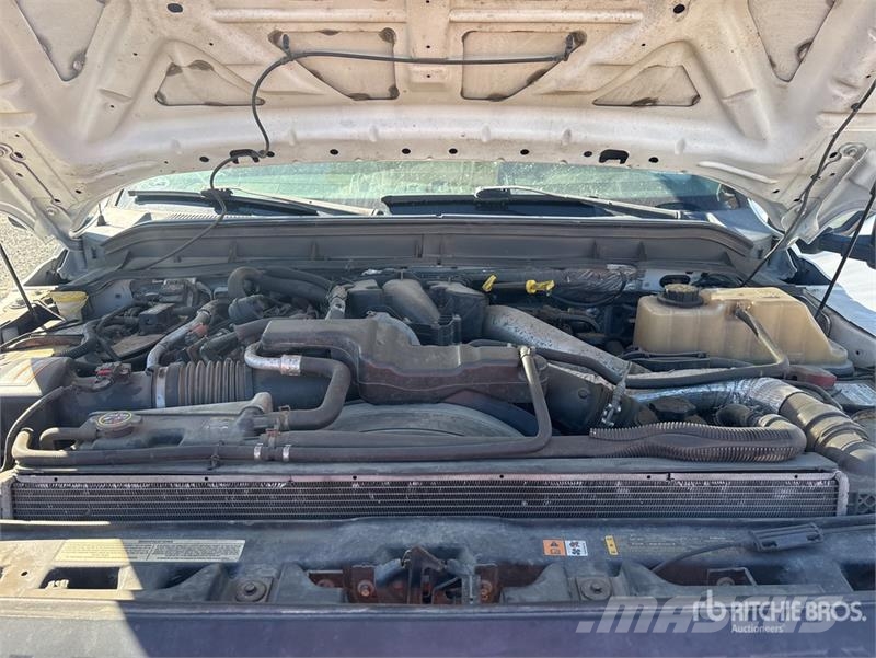Ford F-550 卡車裝載高空作業車