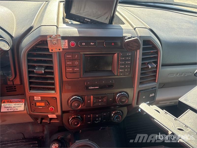 Ford F-550 Plataformas sobre camión