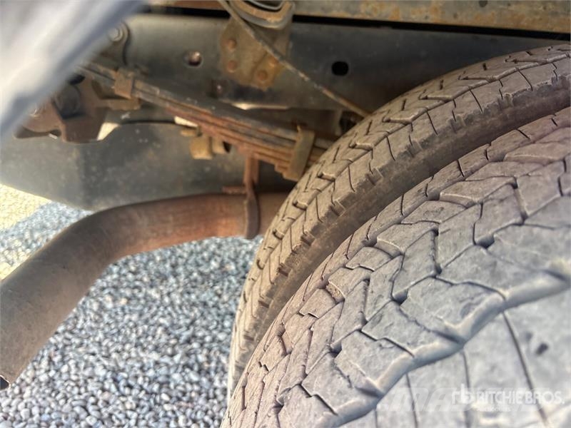 Ford F-550 Teherautóra szerelt emelők és állványok