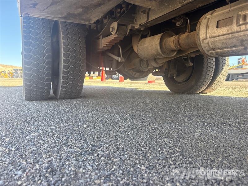Ford F-550 Teherautóra szerelt emelők és állványok