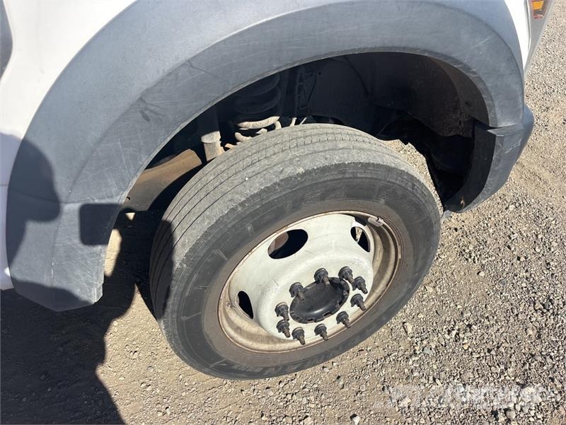 Ford F-550 Моторизирани платформи с талига
