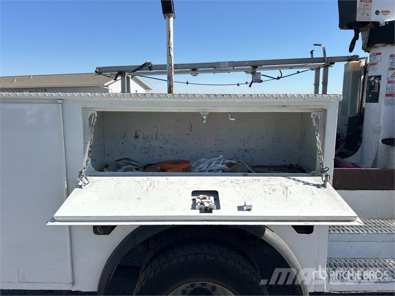 Ford F-550 Моторизирани платформи с талига
