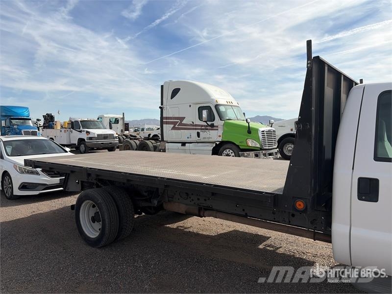 Ford F-550 Platformas/izkraušana no sāniem