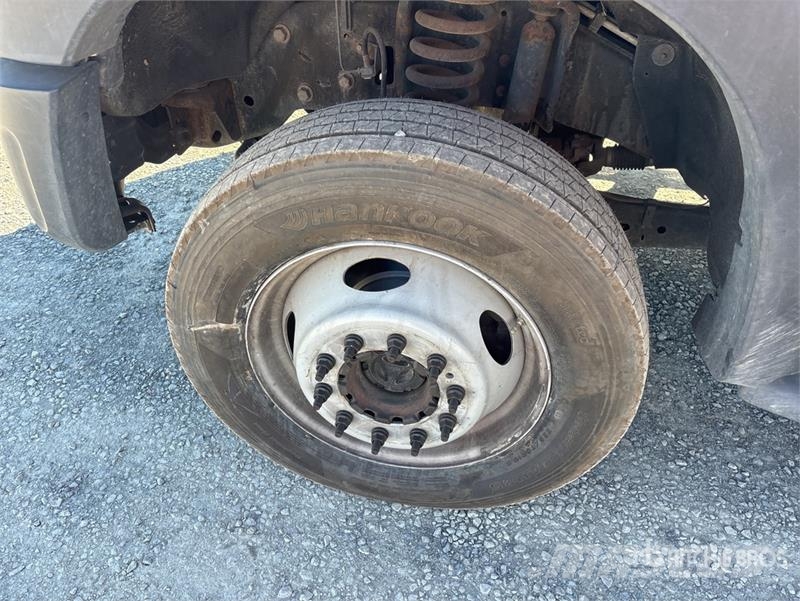 Ford F-550 卡車裝載高空作業車