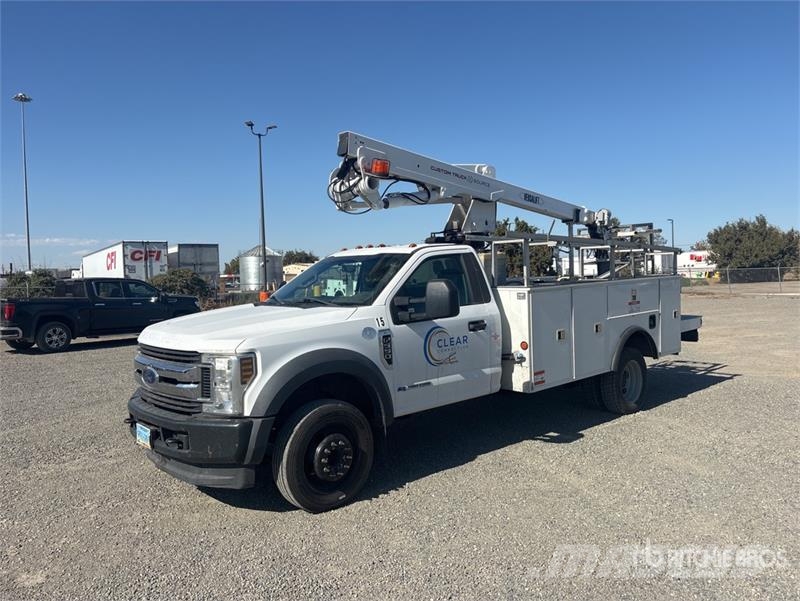 Ford F-550 Моторизирани платформи с талига
