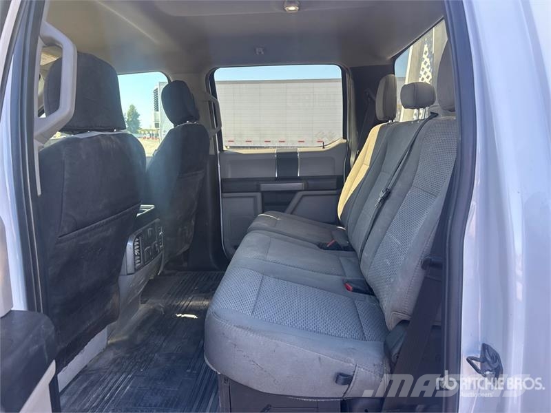 Ford F-550 Flatbed / Dropside trucks