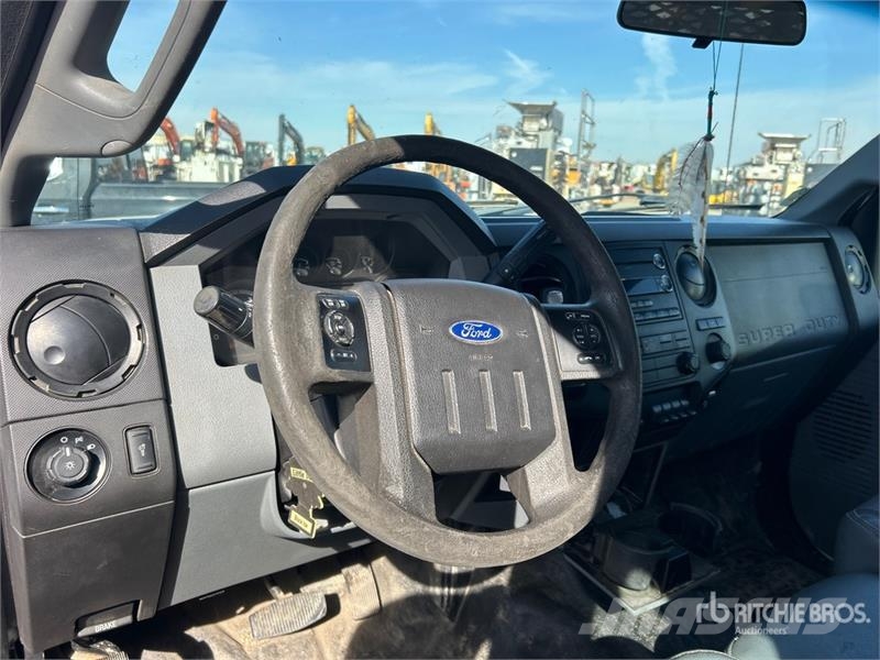 Ford F-550 Flatbed / Dropside trucks