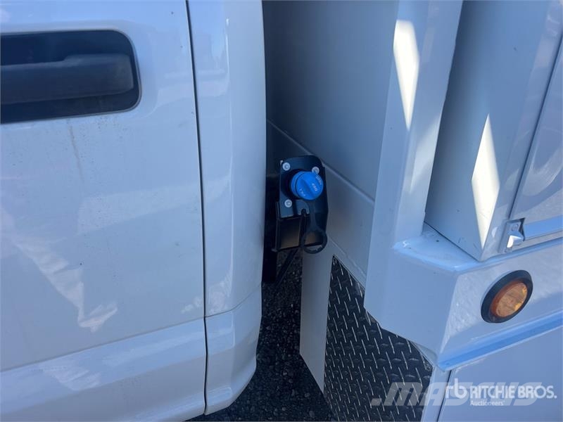 Ford F-550 Flatbed / Dropside trucks