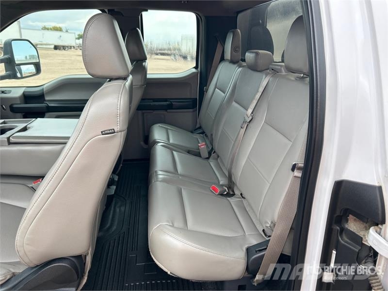 Ford F-550 ピックアップ/ドロップサイド