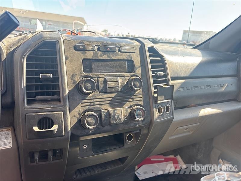 Ford F-550 Моторизирани платформи с талига