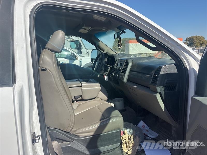 Ford F-550 Моторизирани платформи с талига
