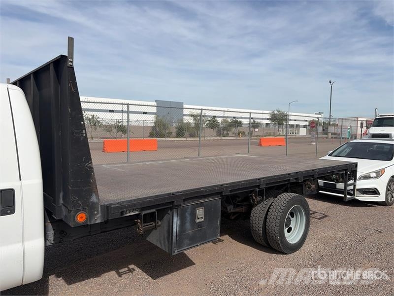 Ford F-550 Platformas/izkraušana no sāniem