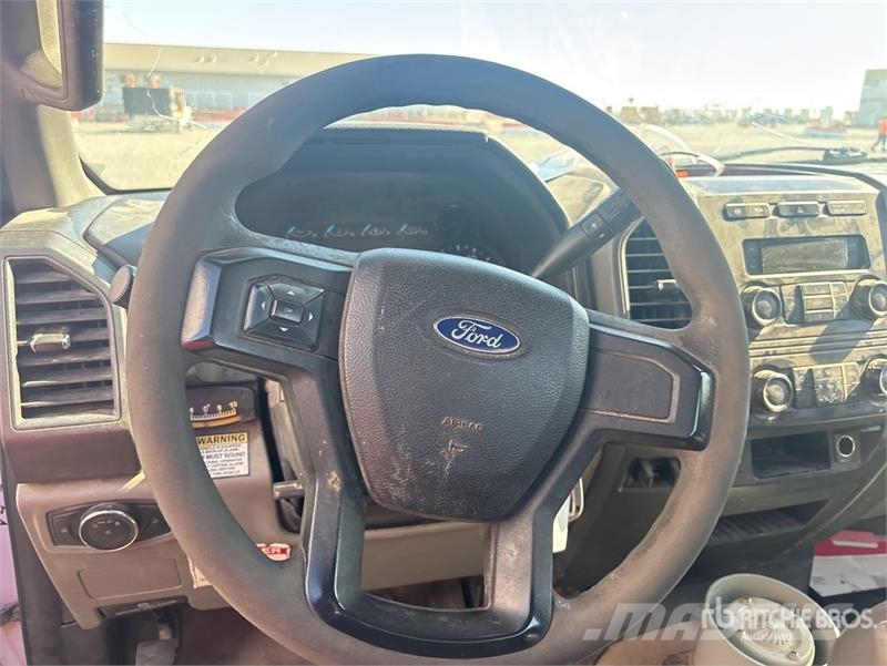 Ford F-550 Моторизирани платформи с талига