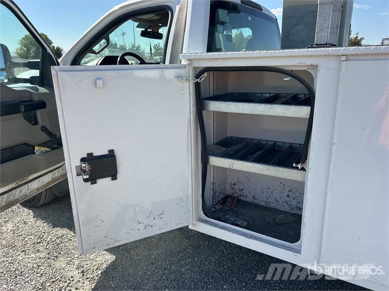 Ford F-550 Моторизирани платформи с талига