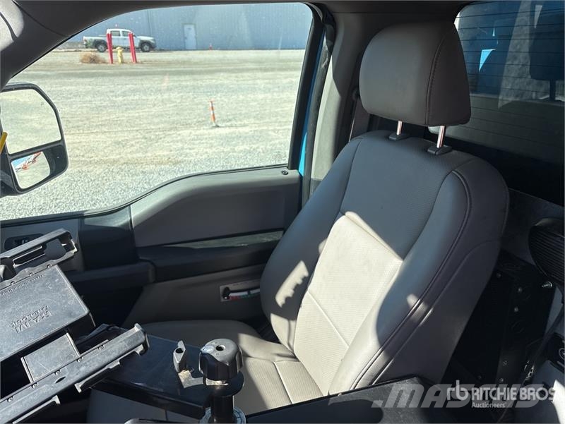 Ford F-550 Plataformas sobre camión