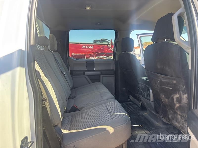 Ford F-550 Flatbed / Dropside trucks