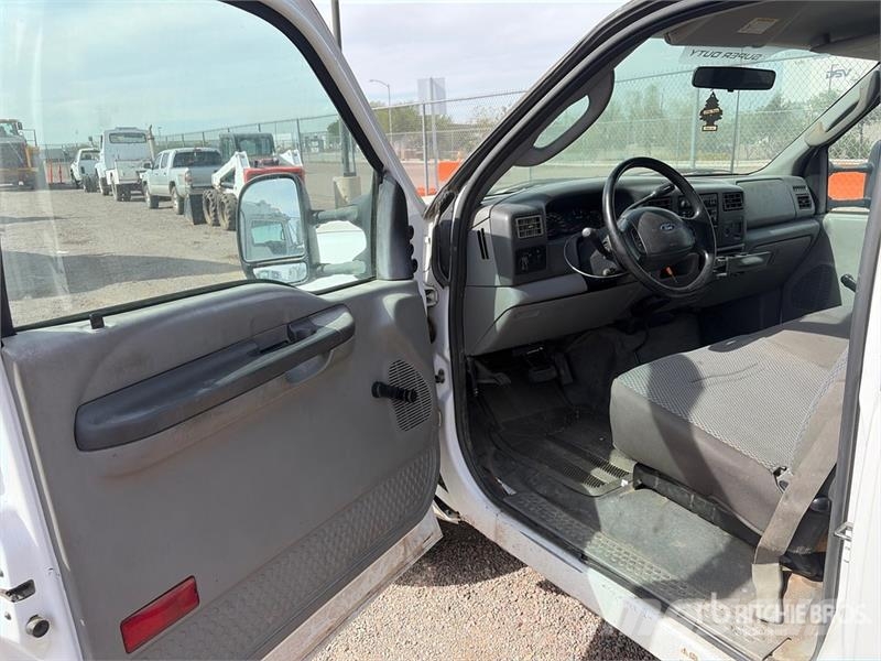 Ford F-550 Platformas/izkraušana no sāniem