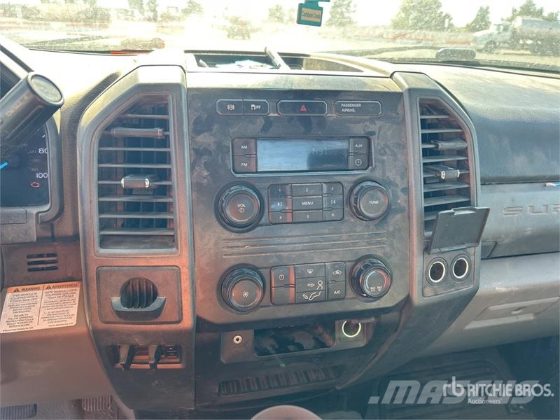 Ford F-550 Моторизирани платформи с талига