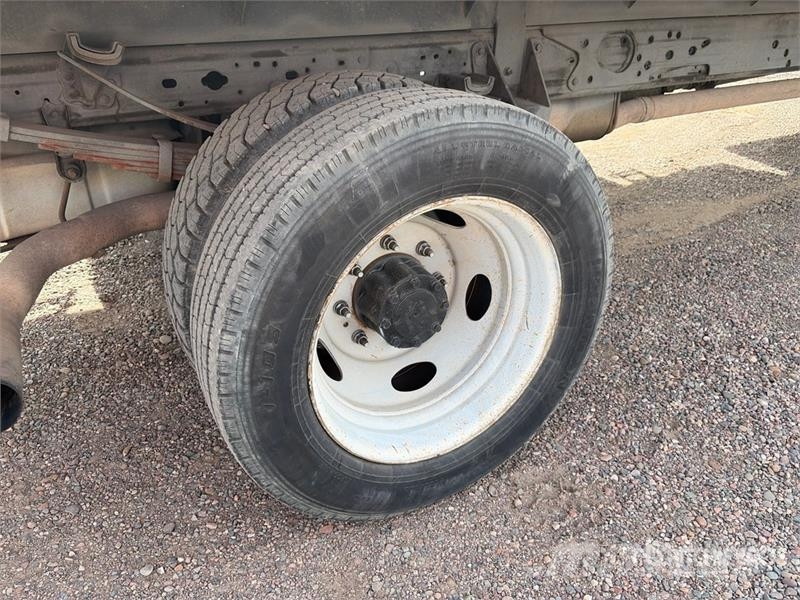 Ford F-550 Platformas/izkraušana no sāniem