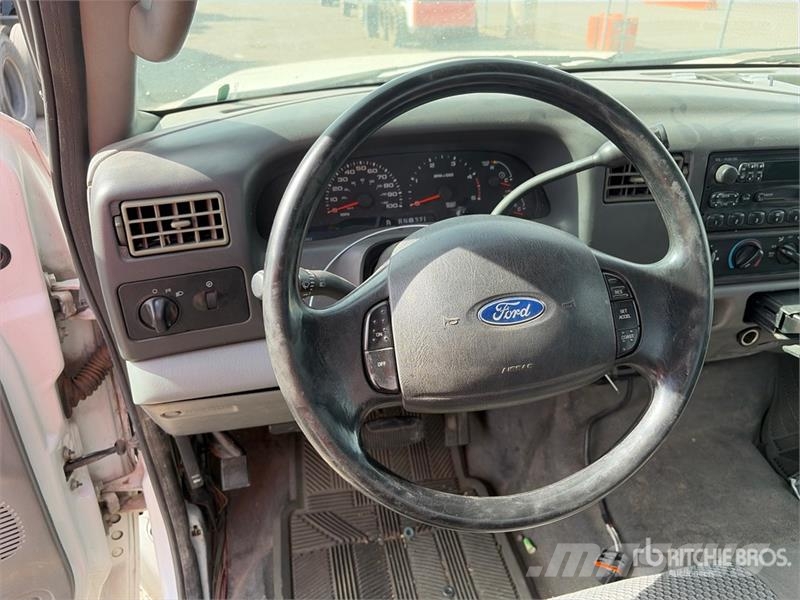Ford F-550 Platformas/izkraušana no sāniem
