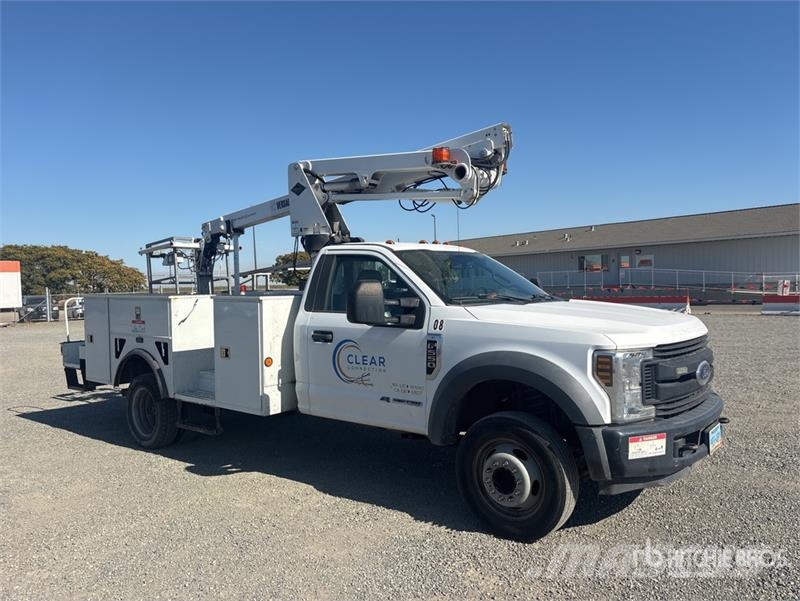 Ford F-550 Моторизирани платформи с талига