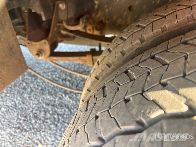Ford F-550 Teherautóra szerelt emelők és állványok