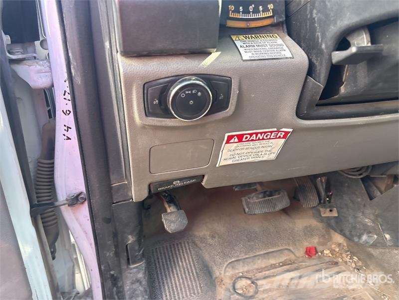Ford F-550 Моторизирани платформи с талига