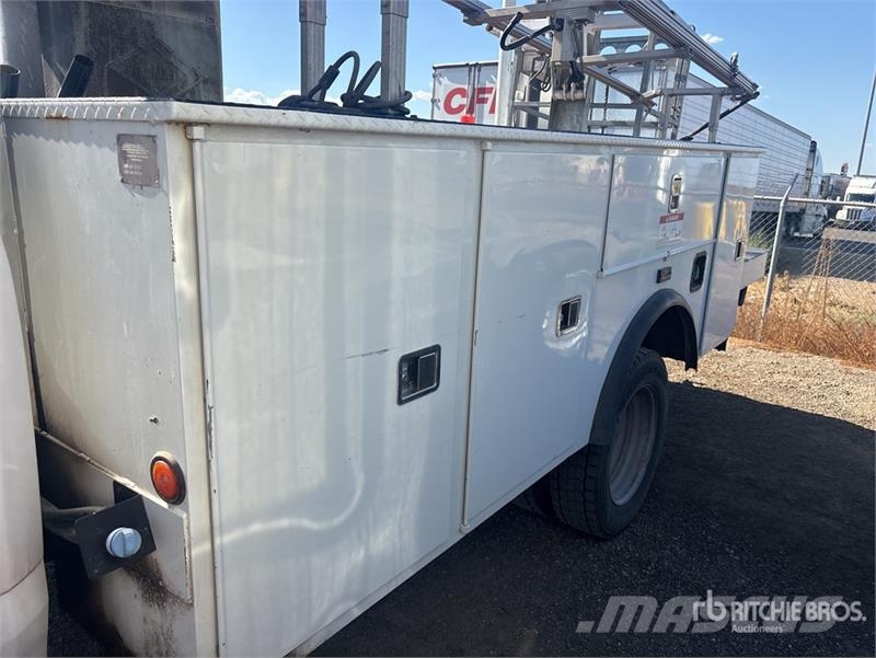 Ford F-550 Моторизирани платформи с талига