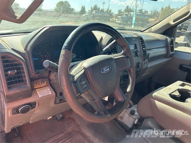 Ford F-550 Моторизирани платформи с талига