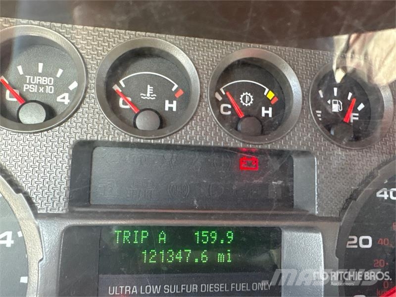 Ford F-550 Teherautóra szerelt emelők és állványok