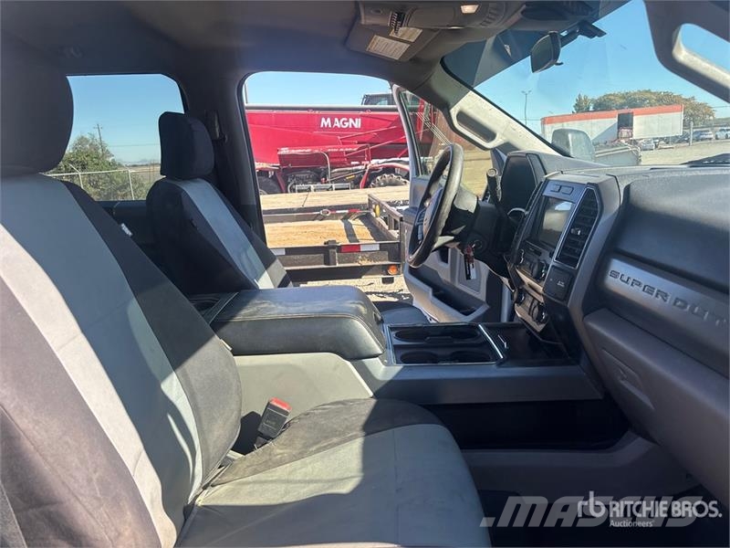 Ford F-550 Flatbed / Dropside trucks